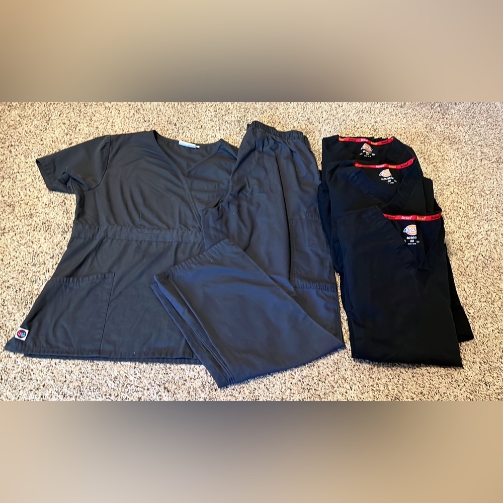 Lot of used medical scrubs - medium